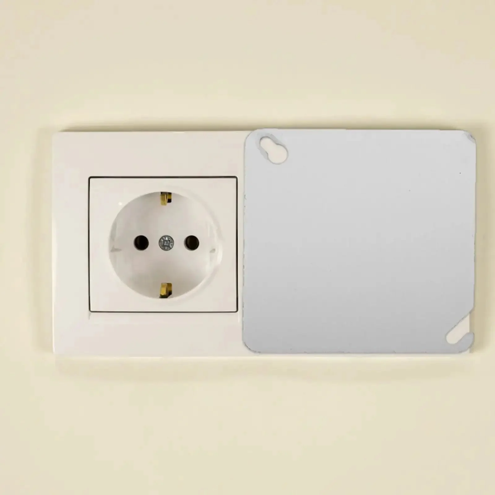 4 Pack Square Electrical Box Cover Plates For Blank Control Panels Or Junction Boxes No Fuss Easy Install Metal Wall Socket Blank Plate Enclosure Cap For Office And Home - Image 5
