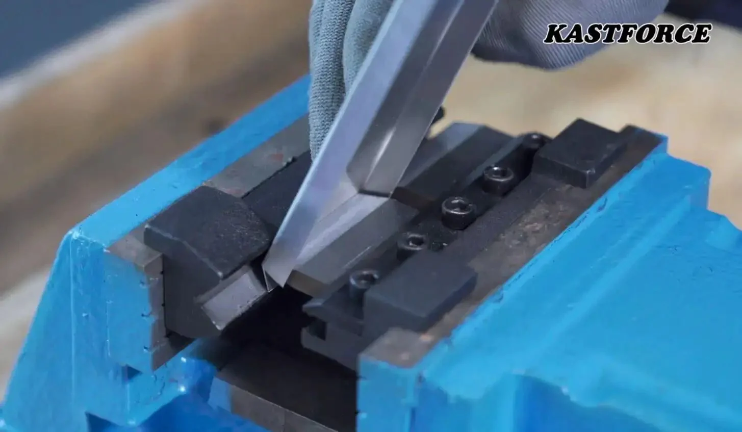 5 Inch Vise Mount Brake Bender Attachment For Metalworking That Bends Up To 14 Gauge Mild Steel And 2mm Aluminum, 125mm Capacity, Ideal For DIY Projects And Pro Shops - Image 3