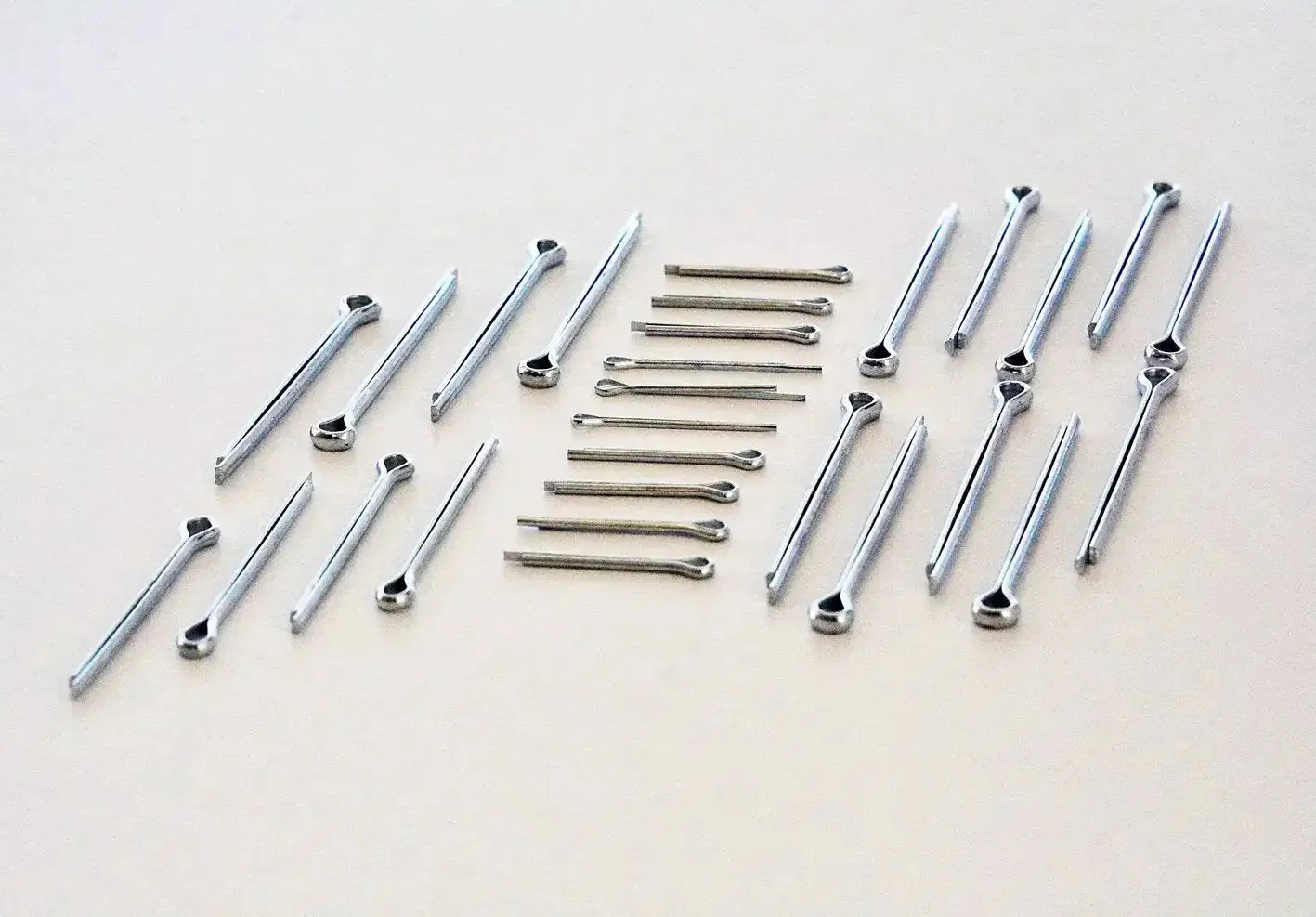 555 Piece Cotter Pin Assortment In Spring Steel With Zinc Plating Includes One Sixteenth Inch By One Inch Pins And Three Thirty Second Inch By One Inch Pins Plus Other Sizes Comes In A Handy PP Storage Case With Size Chart For Quick Identification - Image 4