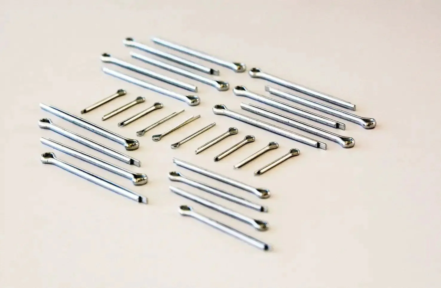 555 Piece Cotter Pin Assortment In Spring Steel With Zinc Plating Includes One Sixteenth Inch By One Inch Pins And Three Thirty Second Inch By One Inch Pins Plus Other Sizes Comes In A Handy PP Storage Case With Size Chart For Quick Identification - Image 5