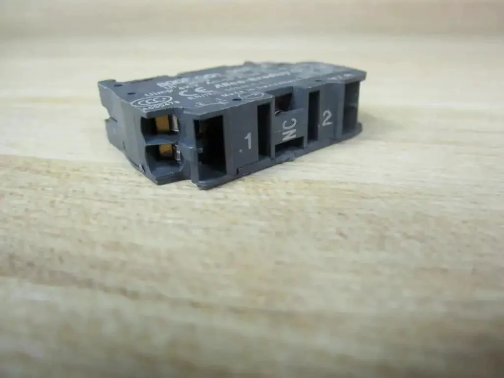 800F-Q01 Contact Block With Plastic Housing Spring Clamp Terminals 1NC Contact 22 5 Millimeter Mount Industrial Control Component Built For Fast Wiring And Reliable Rock Solid Performance - Image 3