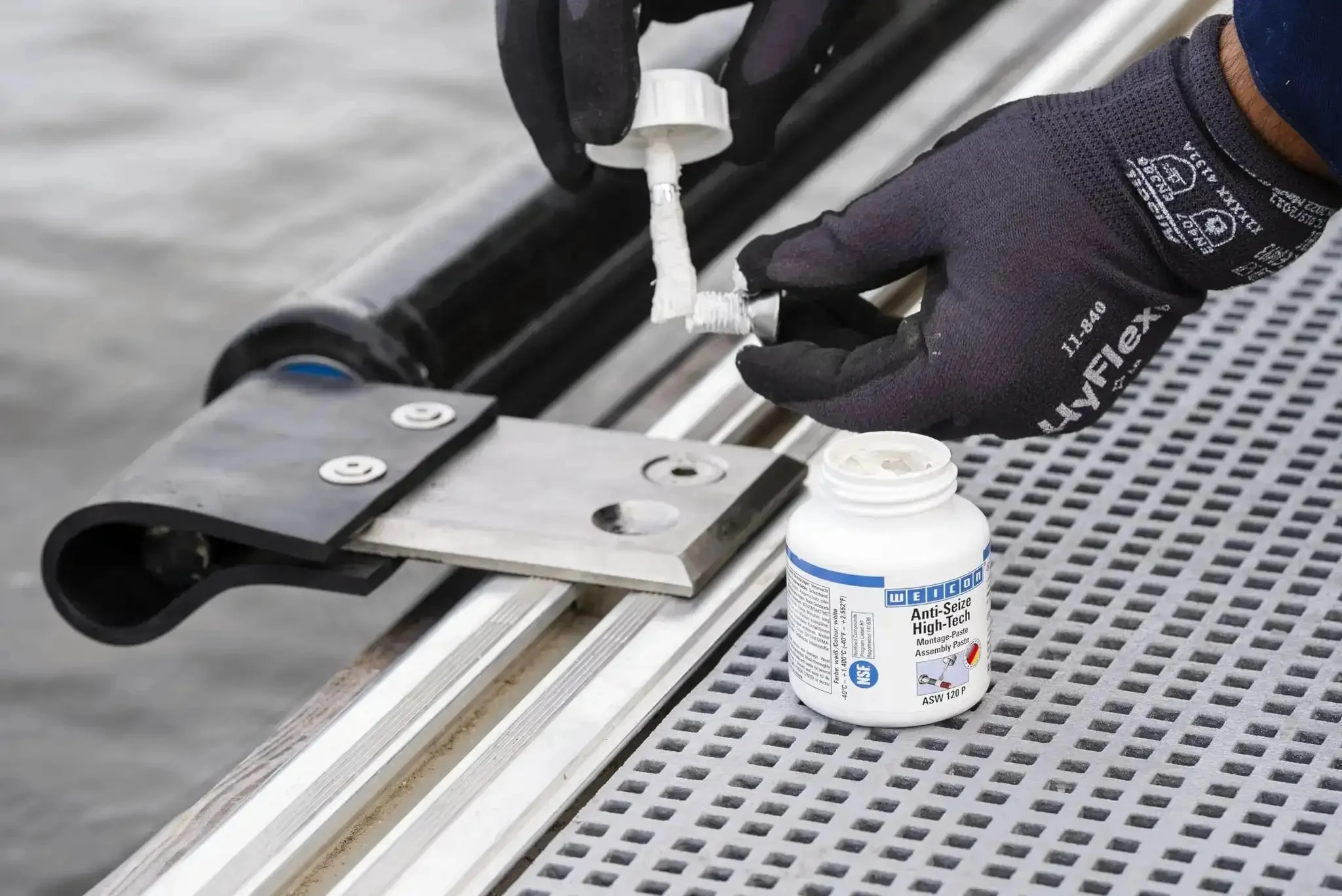 Anti Seize High Tech Assembly Paste 450 G Metal Free High Temperature Resistant For Corrosion Protection And Easy Disassembly NSF Approved Material Neutral Keeps Fasteners Bearings And Gears From Seizing In Cars Trucks And Gear Heads - Image 3