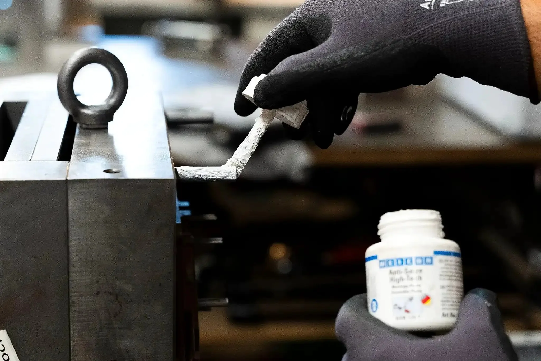 Anti Seize High Tech Assembly Paste 450 G Metal Free High Temperature Resistant For Corrosion Protection And Easy Disassembly NSF Approved Material Neutral Keeps Fasteners Bearings And Gears From Seizing In Cars Trucks And Gear Heads - Image 4