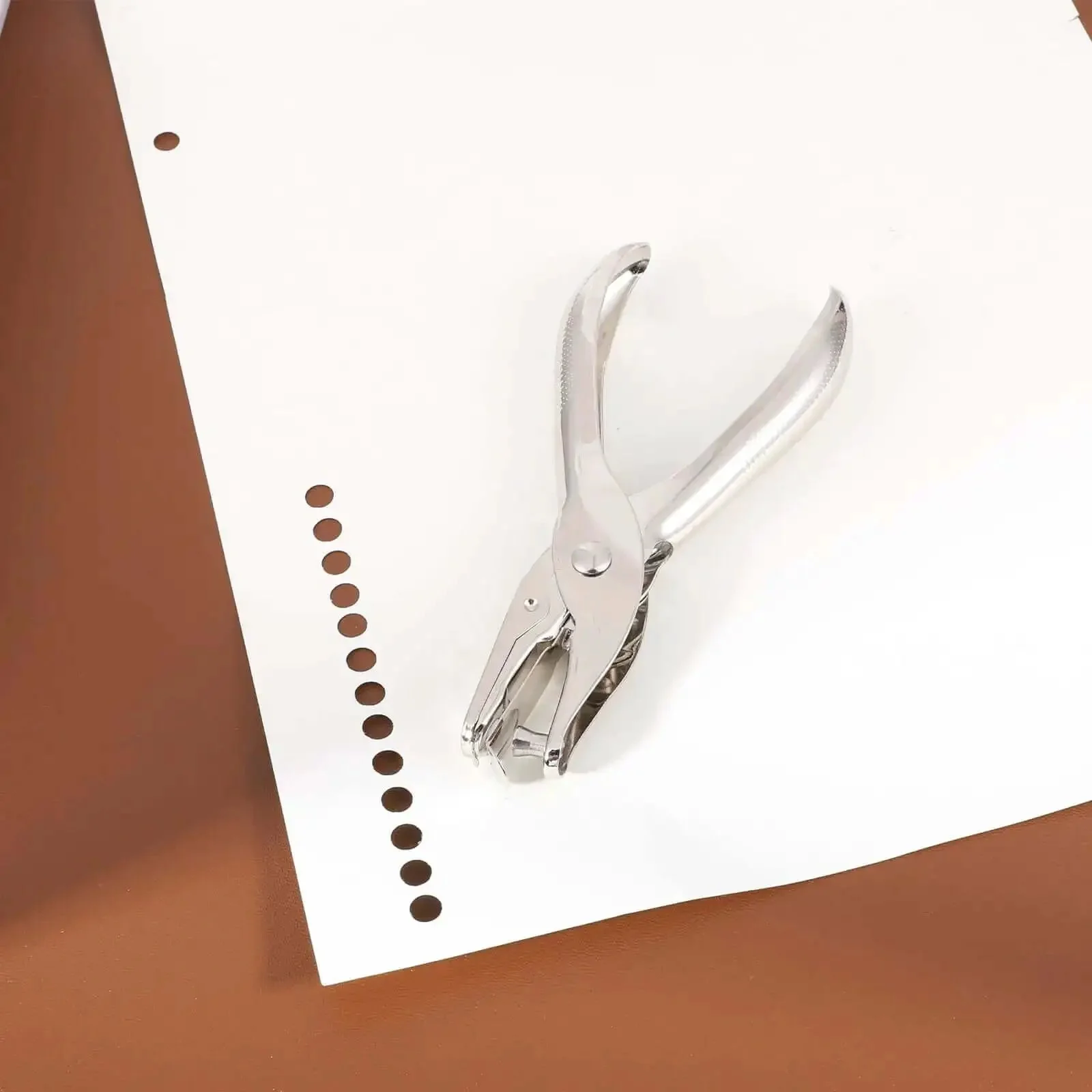 Circle Shaped Handheld Paper Hole Punch, 1/8 Inch Single Hole Punch, Mini Metal Punch For DIY Crafts, Tags, Tickets, Greeting Cards, Punches Up To 8 Sheets, Handy Home Office Tool - Image 4