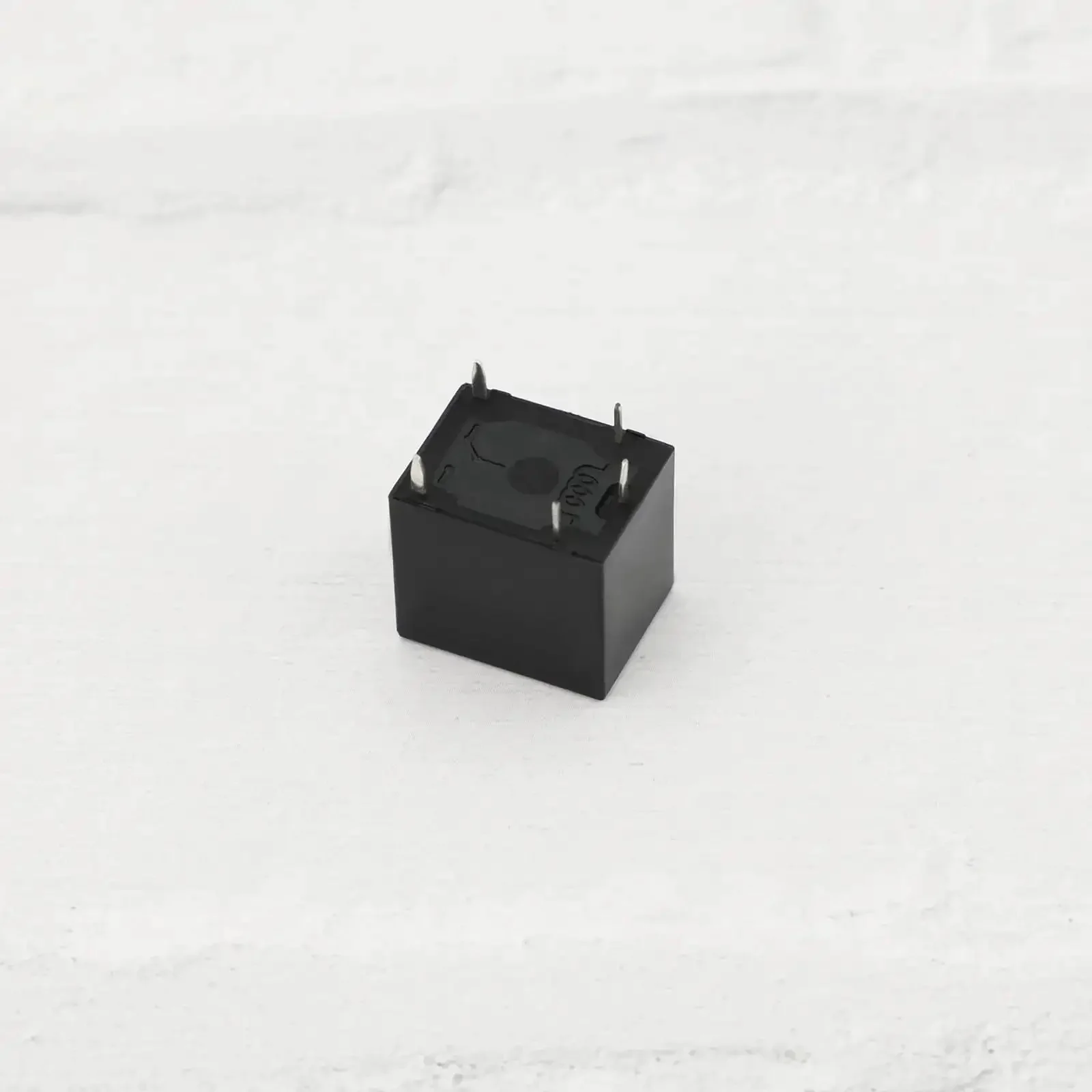 Five Pack SRA-05VDC-CL Mini Power Relays With 5V DC Coils SPDT Contacts 20A At 14V DC And 10A At 125VAC Built For Tight Spaces Compact PCB Mount General Purpose And Auto Relay Kit - Image 2