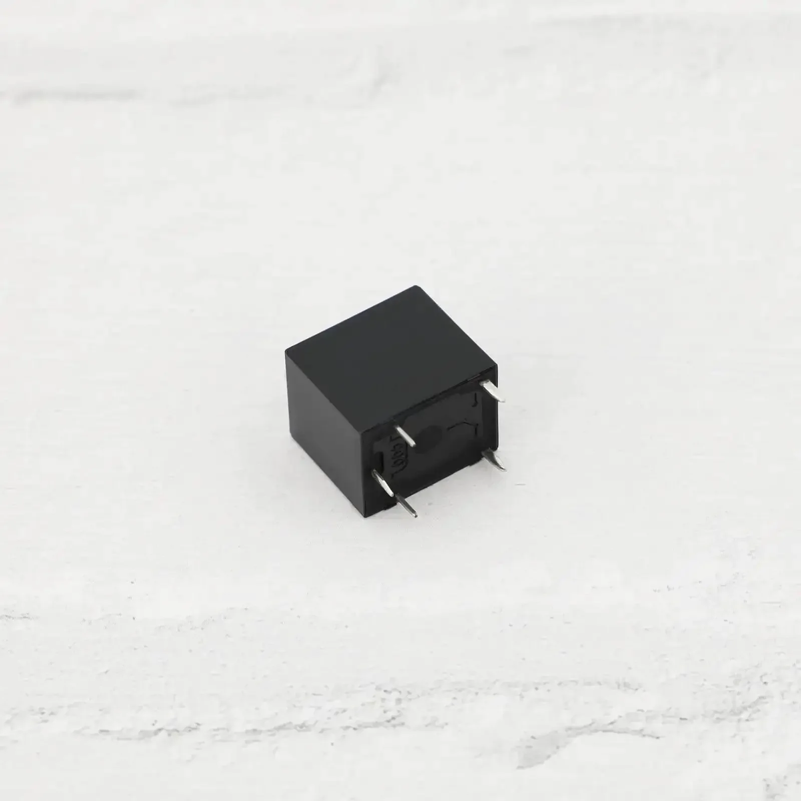 Five Pack SRA-05VDC-CL Mini Power Relays With 5V DC Coils SPDT Contacts 20A At 14V DC And 10A At 125VAC Built For Tight Spaces Compact PCB Mount General Purpose And Auto Relay Kit - Image 3