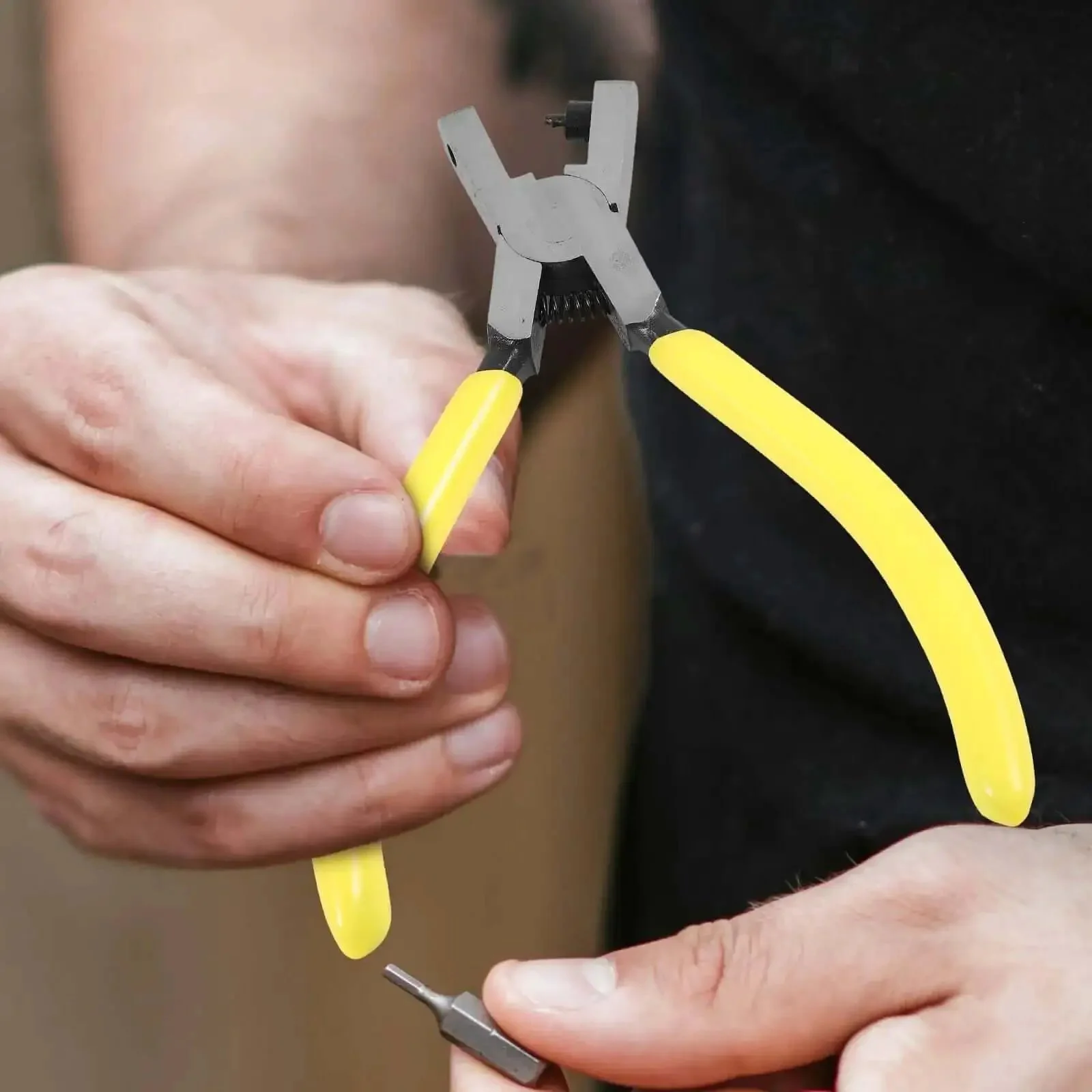 Handheld Single Hole Punch Plier For Paper And Tags With 2mm Metal Punch Lightweight Manual Puncher For Office Crafts And DIY Projects Compact Portable Hole Punch Tool For Cards Labels And Tags - Image 6