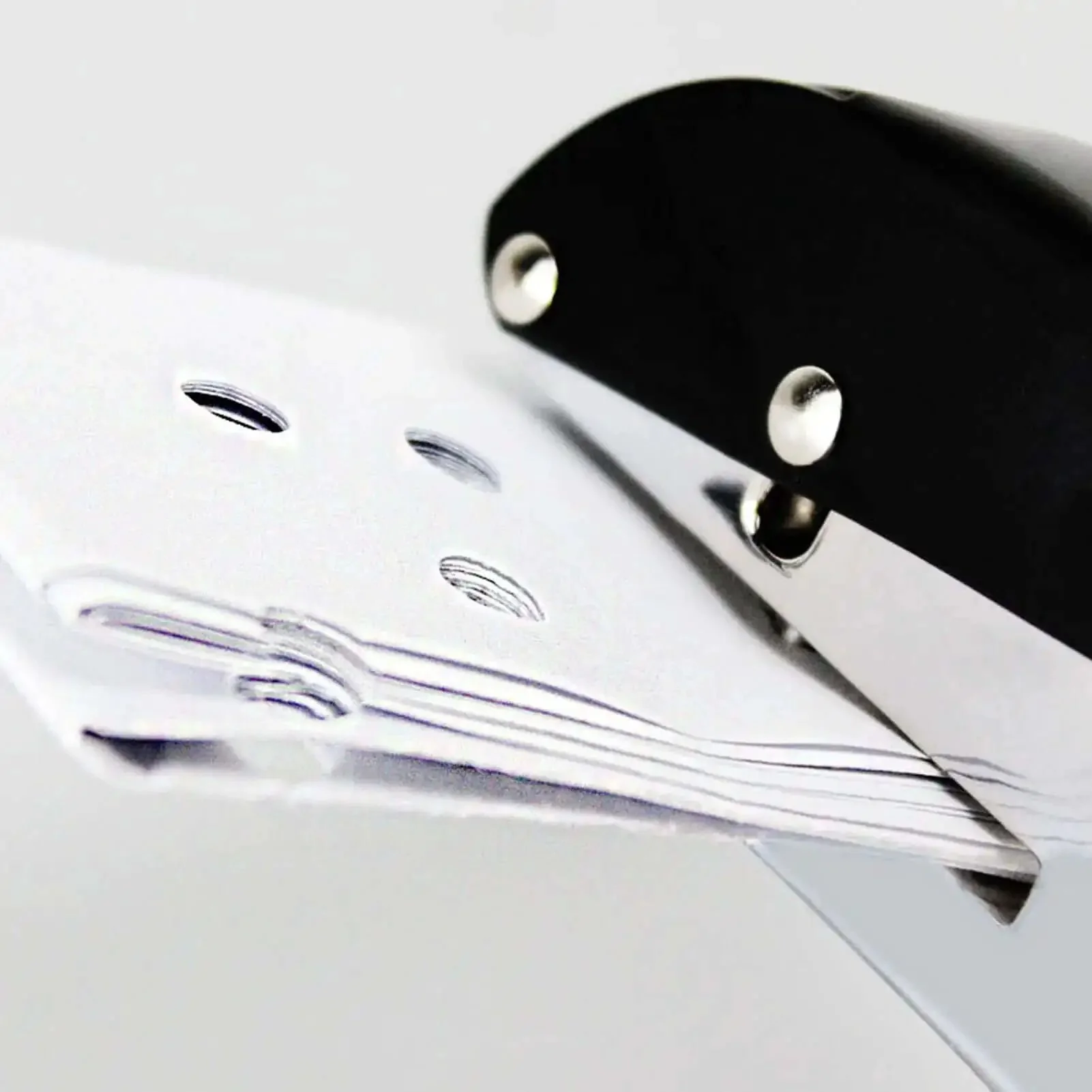Heavy Duty Metal Hole Punch 3mm Single Hole Puncher, 25 Sheets Capacity, Handheld DIY Tool For Office And Home, Punches Documents, PVC Cards, Leather Crafting, Built Tough For Everyday Use - Image 6