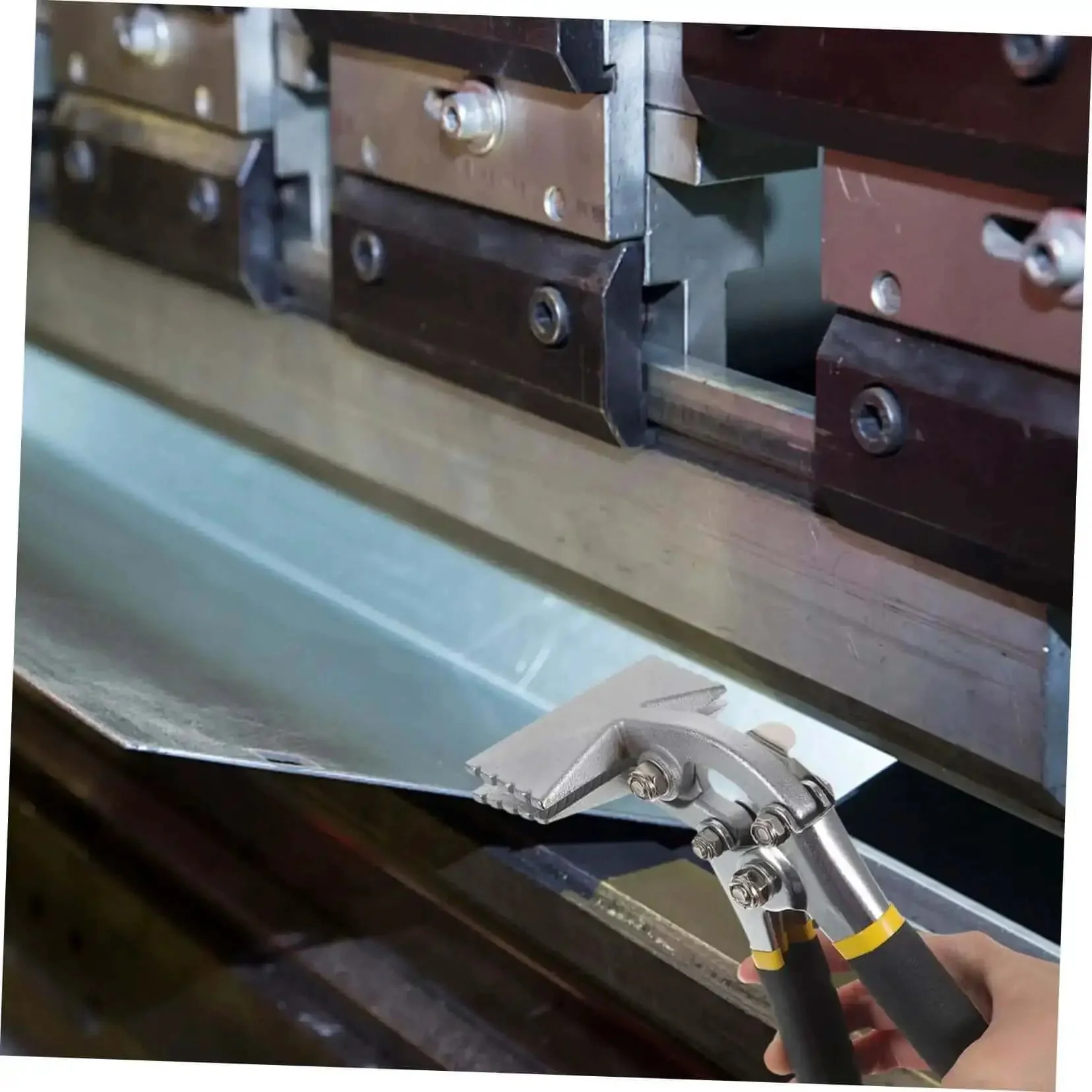 Manual Metal Bender For Sheet Metal Projects Hemming Pliers And Wire Bending Tool With Straight Jaw Hand Seamer Non Slip Handle Lightweight And Easy To Use Pro Grade Roofing Fabrication DIY Metalworking And Quick Bends - Image 3