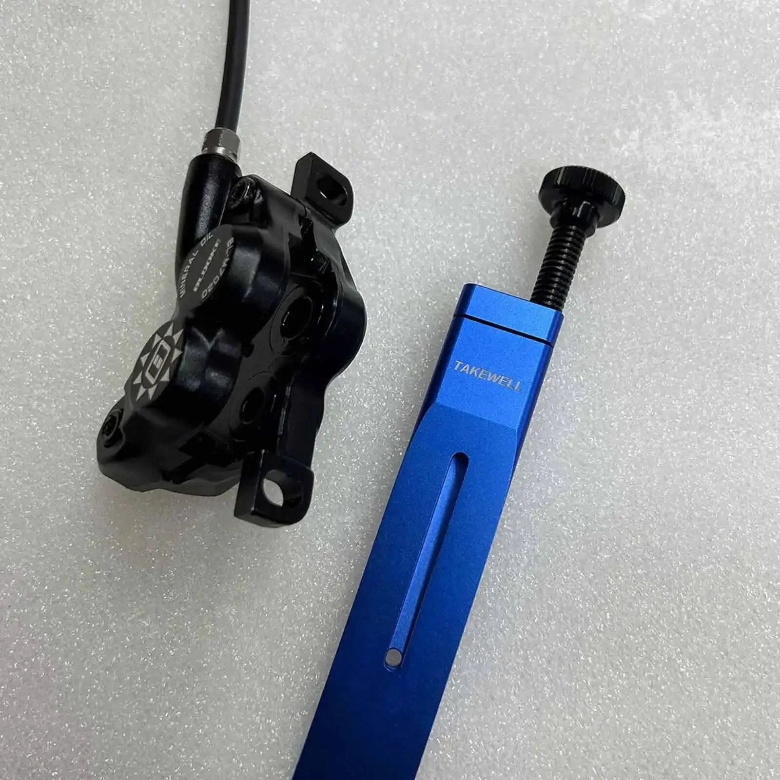 Piston Press Tool For Brake Calipers Universal Bicycle Hydraulic Disc Brake Piston Tool Compatible With Shimano, SRAM And All Brands Aluminum Alloy Blue Handy Tool - Image 2