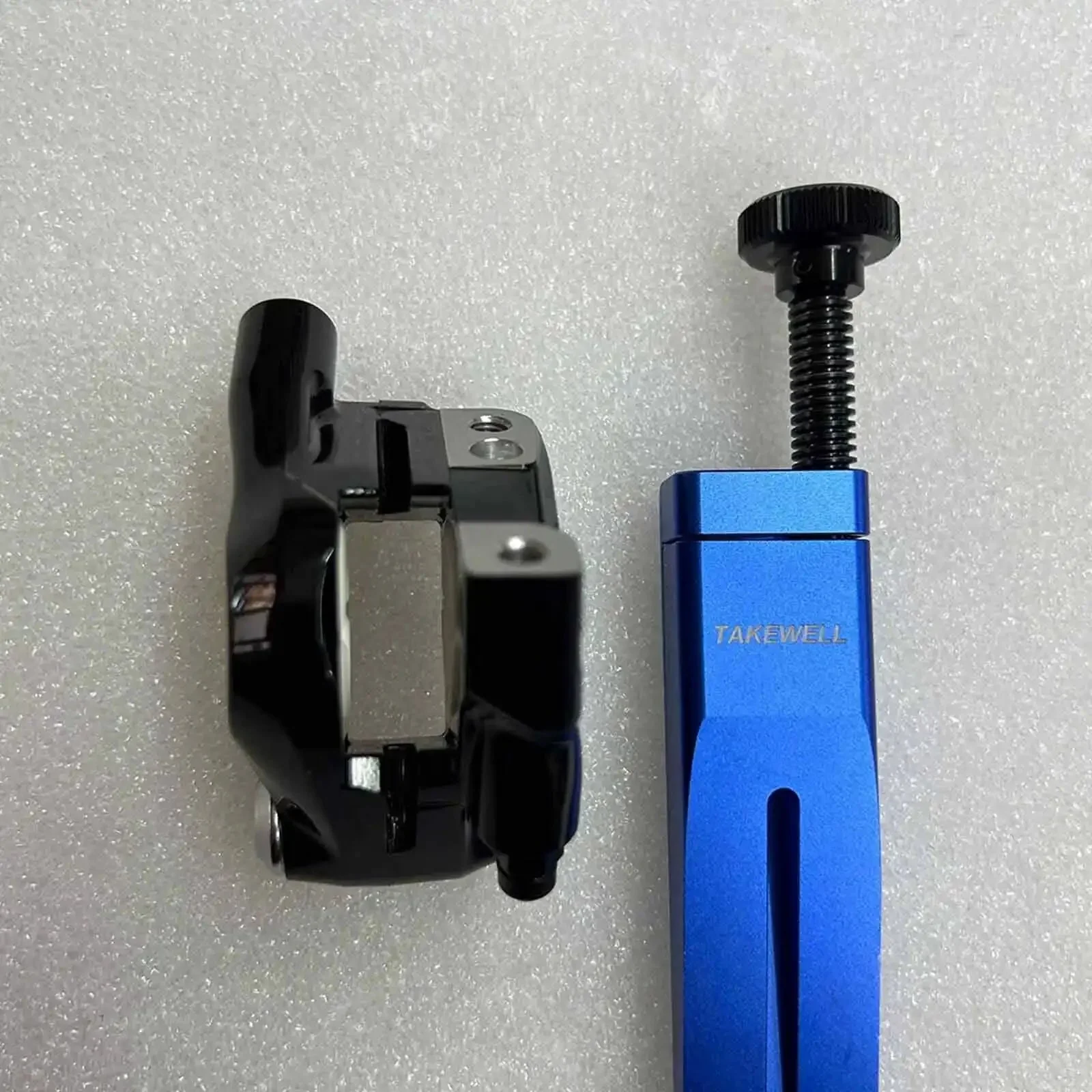 Piston Press Tool For Brake Calipers Universal Bicycle Hydraulic Disc Brake Piston Tool Compatible With Shimano, SRAM And All Brands Aluminum Alloy Blue Handy Tool - Image 3