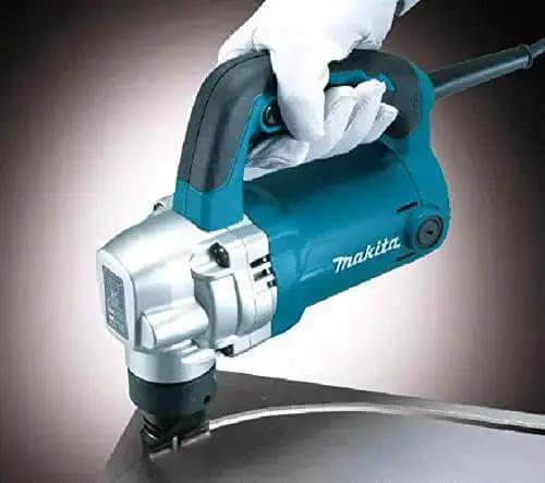 Powerful 710W Nibbler With 3.2 mm Capacity, Soft Grip Ergonomic Handle, Chip Clearance From Below, Built Tough 710W Motor, Proven Nibbling System, Includes JN3201J Box For Easy Storage And Quick, No-Fuss Sheet Metal Cuts - Image 4