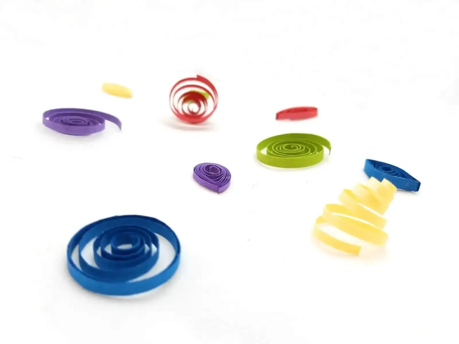 Pro Grade Bead Roller Quilling Tool With One Eighth Inch Slotted Metal Winding Pin For Paper Jewelry Making Solid Wood Handle Color Coded End Blue Full Length Slotted Pin For Easy Crafting Of Tiny Paper Beads - Image 3