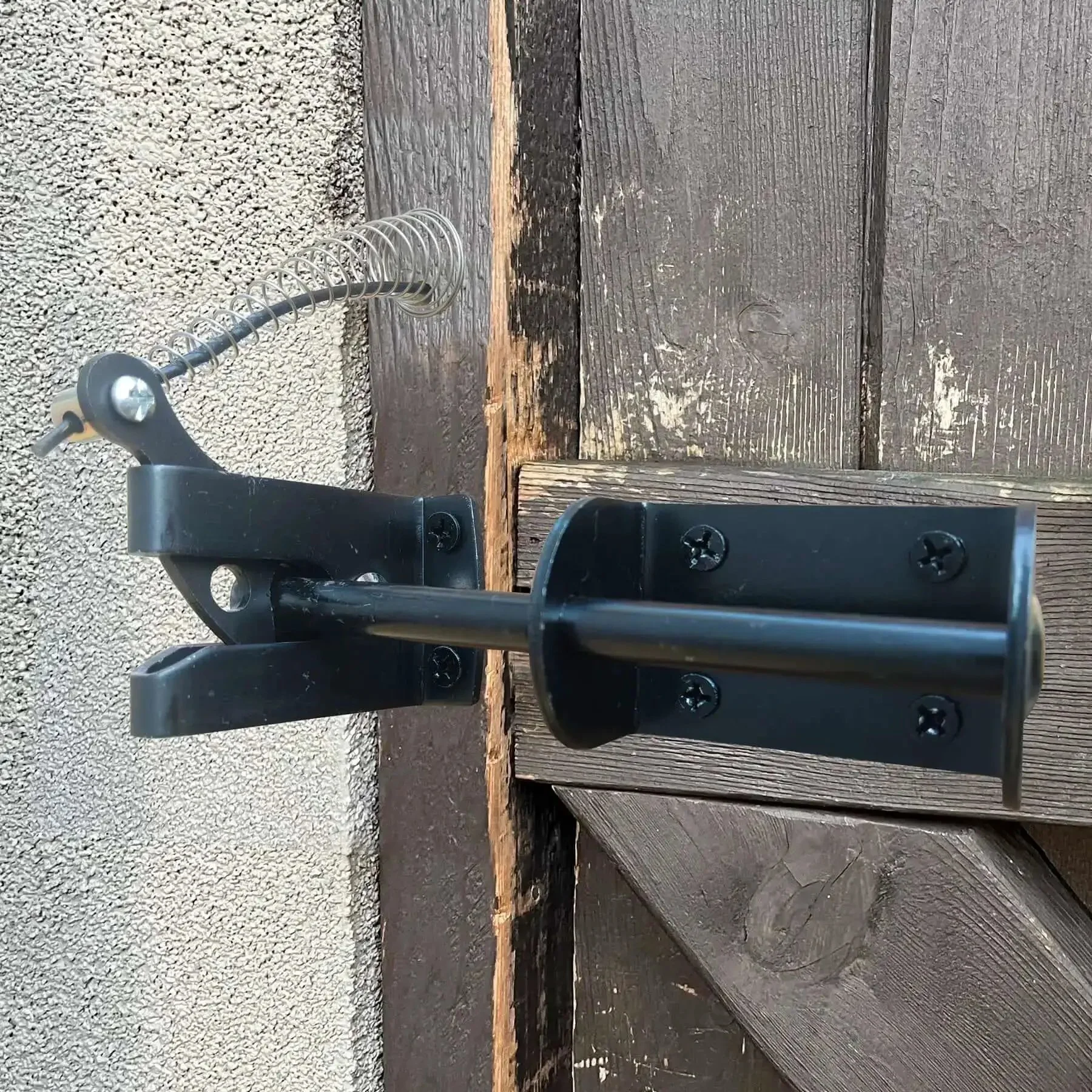 Self Locking Gate Latch For Outdoor Fences In Black Steel With Automatic Gravity Lever Lock Included Fasteners Spring And Cable Pull String Built Tough For Wooden And Metal Gates No Fuss Install Weatherproof Security - Image 7