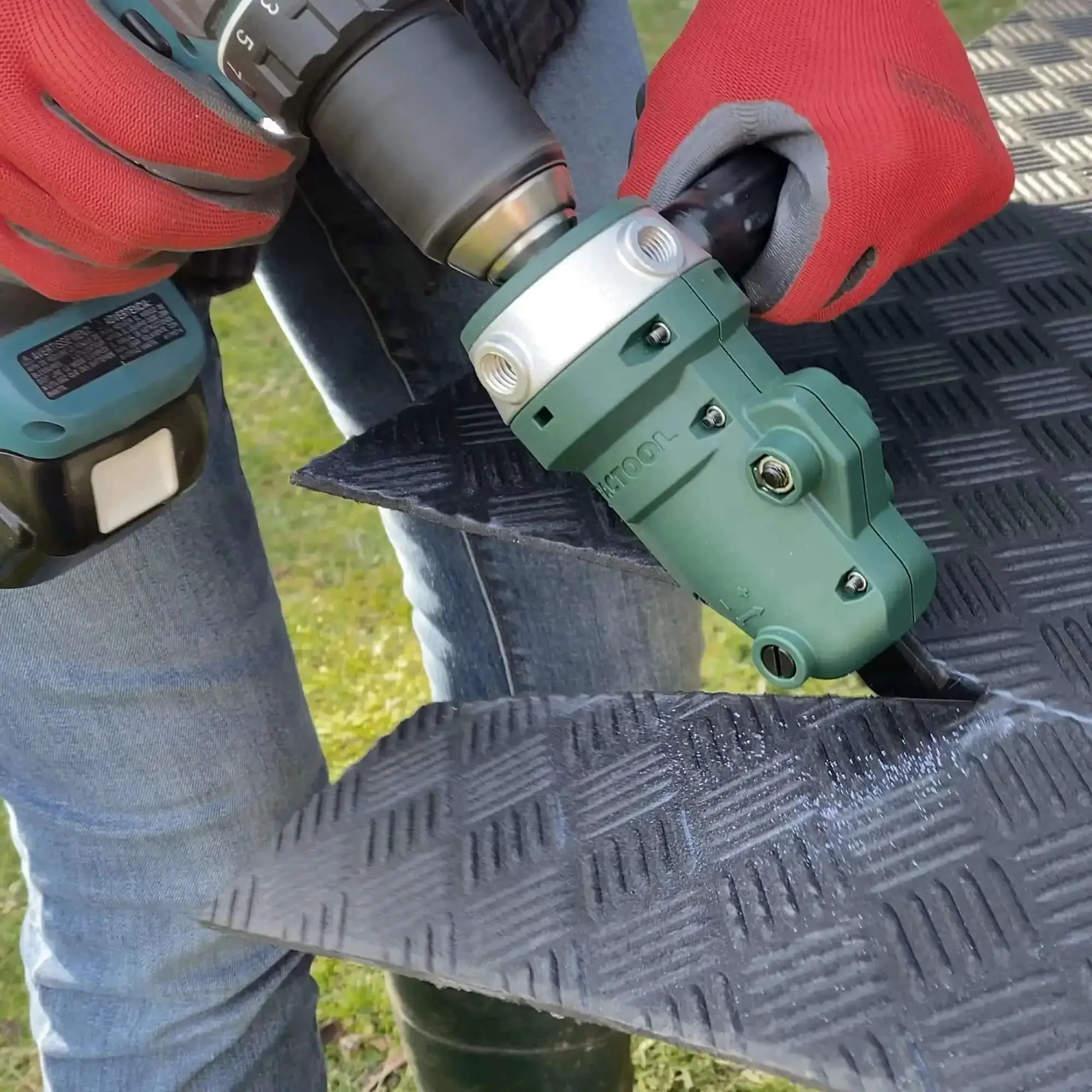 Snapper Shear Drill Attachment For Sheet Metal Cutting Cuts Up To 18 Gauge Galvanized Steel Aluminum And Copper With 360 Degree Rotating Head And Ergonomic Design For Pros And DIY Carpenters - Image 4
