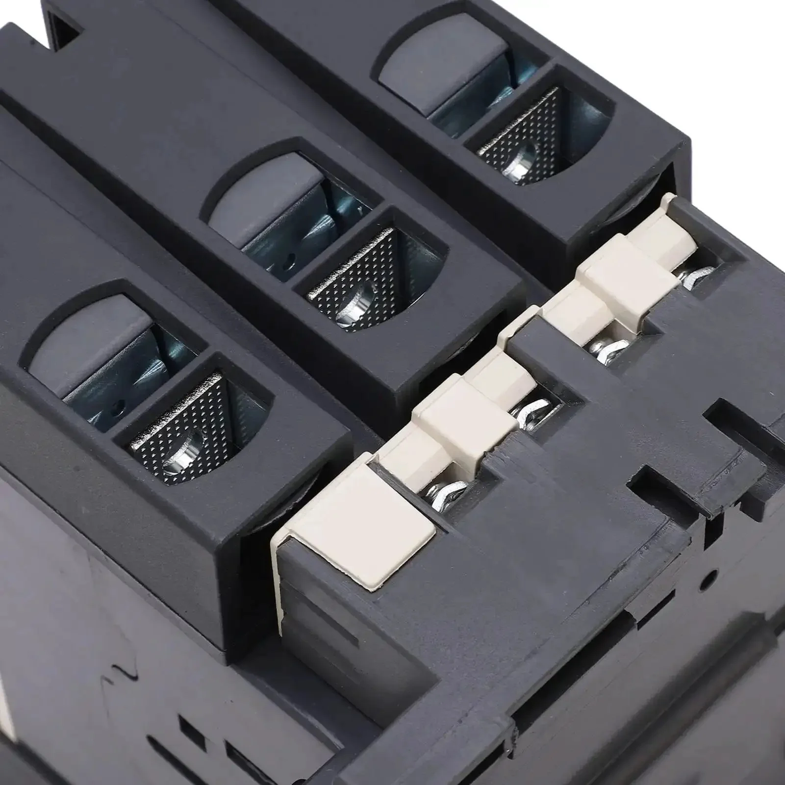 Three Pole AC Contactor 150 Amp With All The Right Accessories For Quick Circuit Connection And Safe Disconnection 110V Heavy Duty Controller 5.2 By 4.7 By 6.2 Inches - Image 7