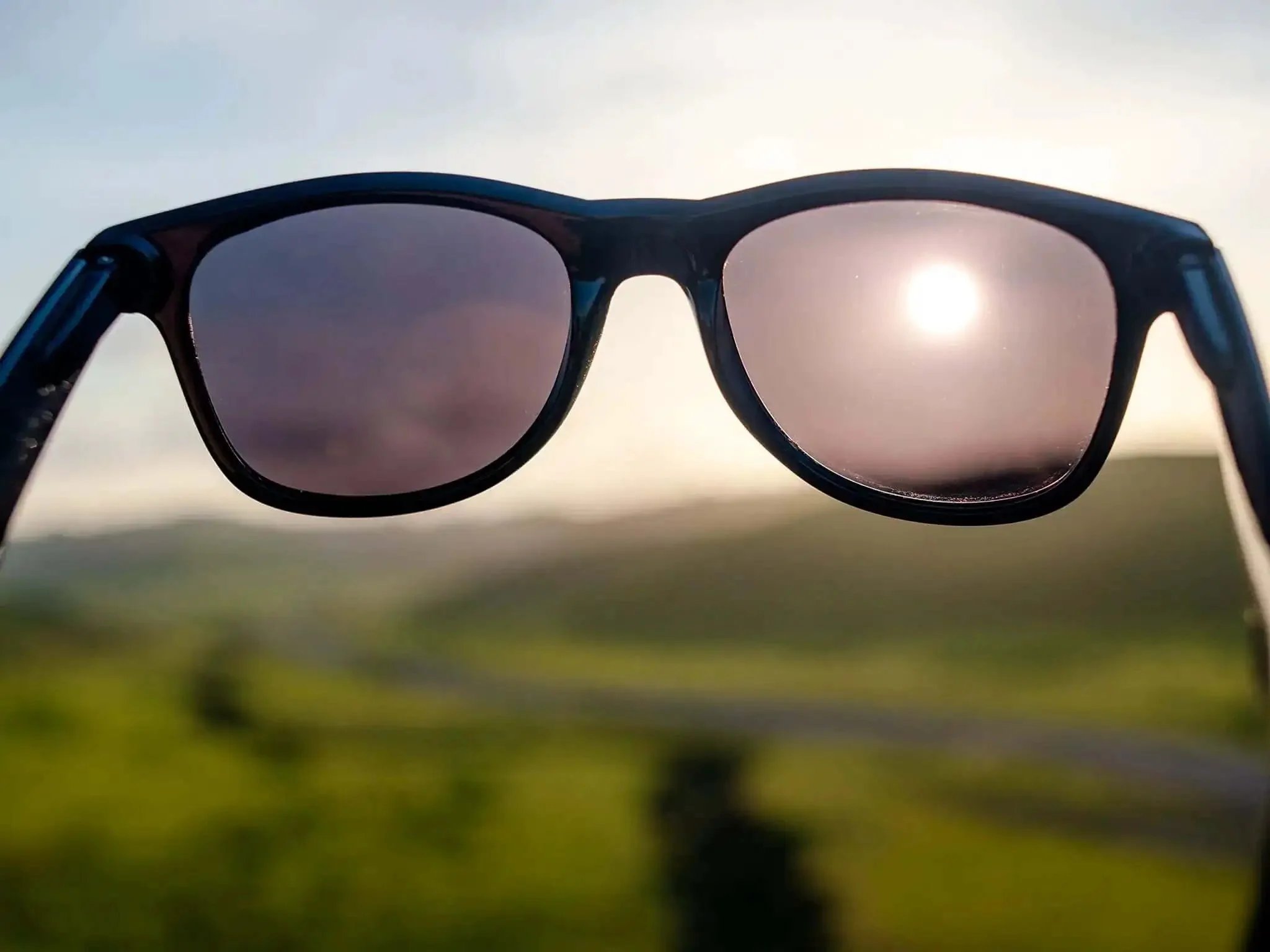 Unisex Retro Sunglasses For Men And Women With UV400 Protection, Classic Cool Shades For Driving, Hiking, Outdoors, Vintage Style Eyewear For Everyday Wear - Image 4