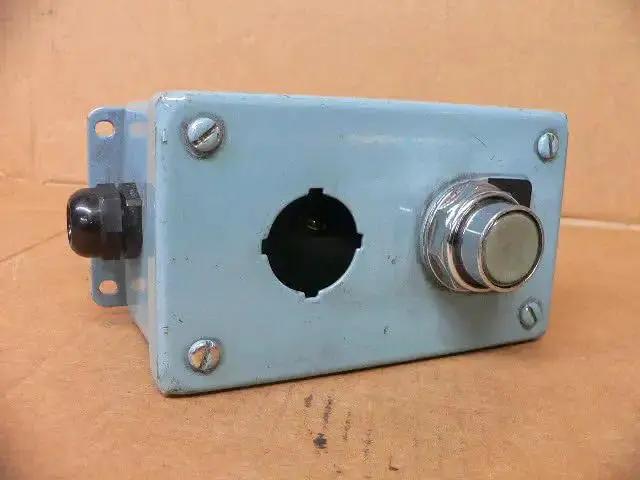 Used Industrial Control Panel Enclosure Type 12 Type 13 No U Cabinet 678124 Built Tough Heavy Duty Electrical Enclosure For Industrial Equipment In Working Condition