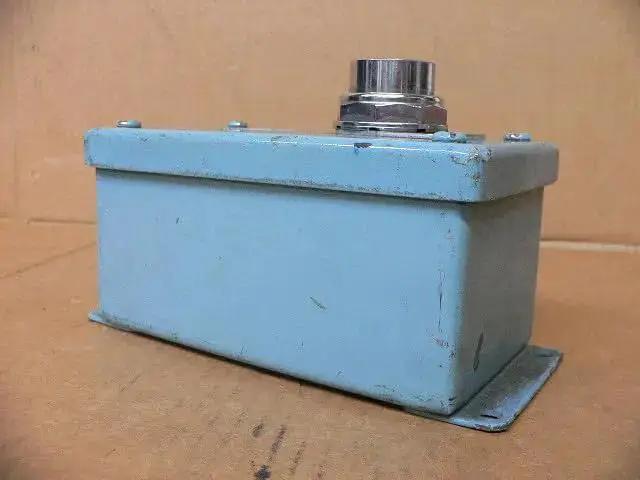 Used Industrial Control Panel Enclosure Type 12 Type 13 No U Cabinet 678124 Built Tough Heavy Duty Electrical Enclosure For Industrial Equipment In Working Condition - Image 3