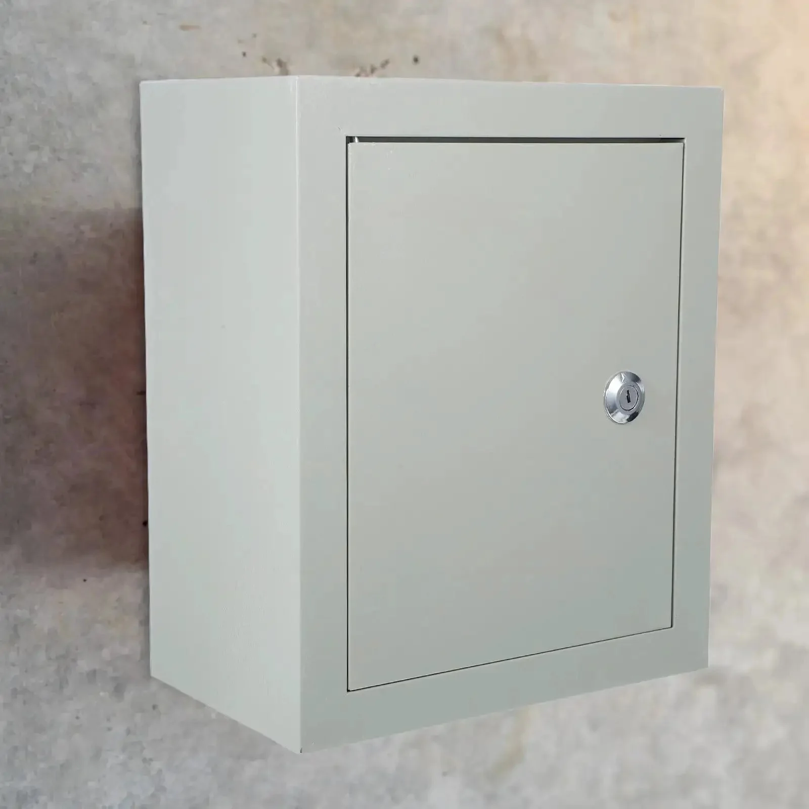 Weatherproof Outdoor Electrical Junction Box With Beefy Rugged Iron Enclosure And Mounting Plate Dustproof And Waterproof Exterior Panel Box For Cable Protection Durable Outdoor Electronics Housing - Image 6