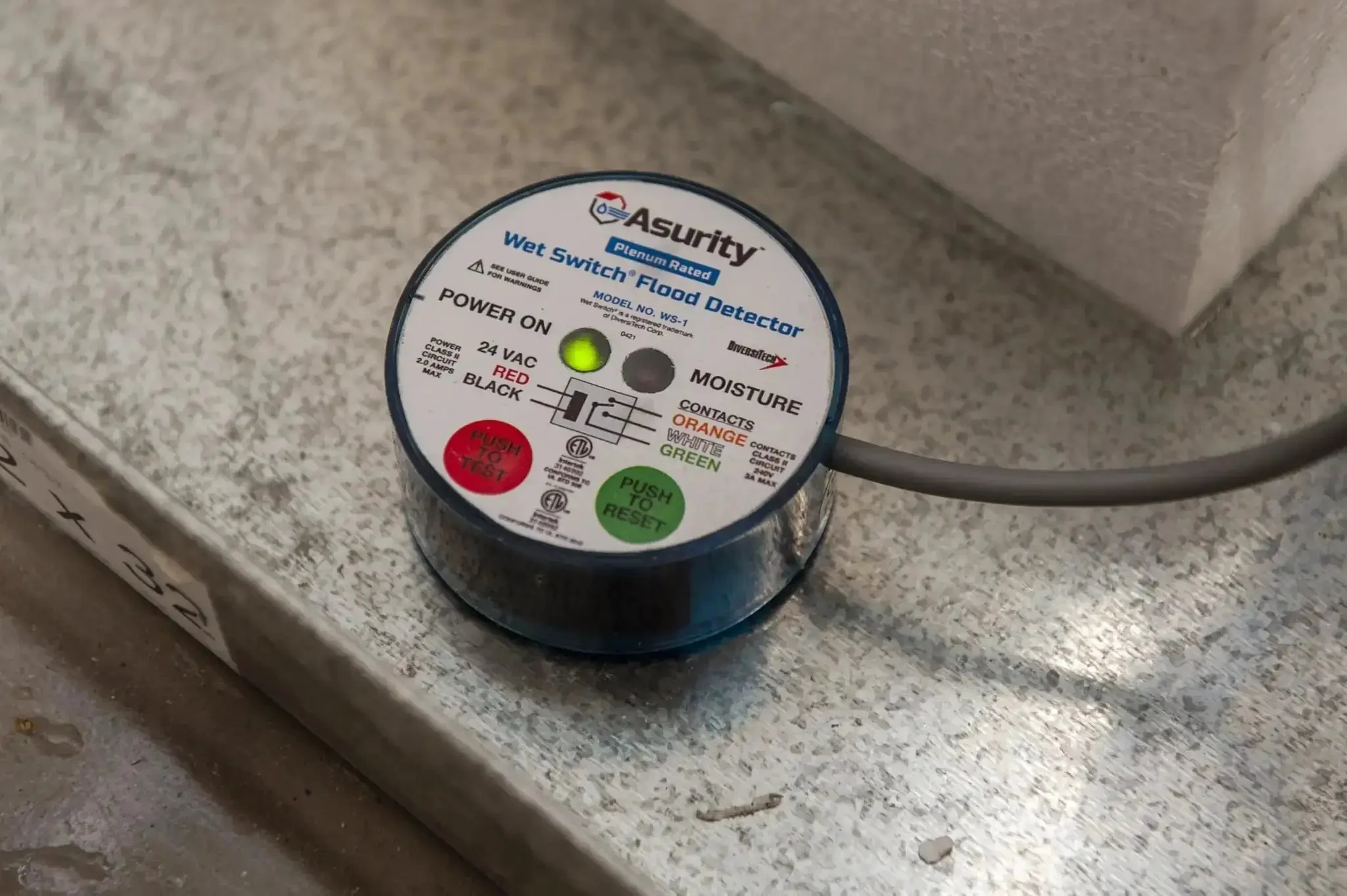 Wet Switch Flood Detector With Hydrophilic Pad And Integrated Feet, Top Notch Water Sensor To Shield Carpets, Walls, Furniture And Ceilings From Leaks, Dimensions 8 By 1.55 By 9.6 Inches - Image 3